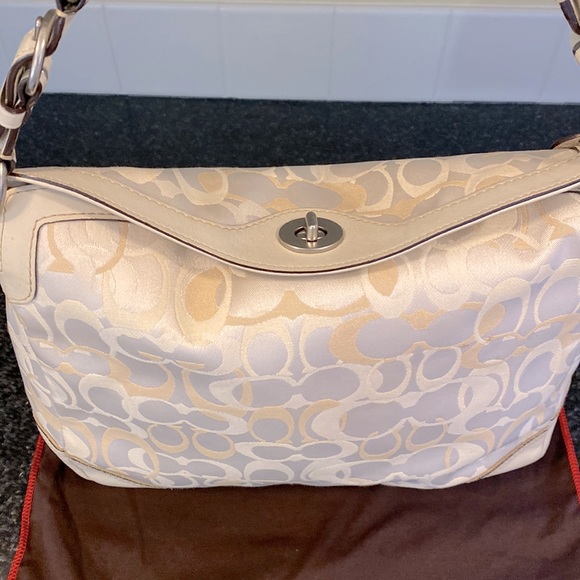 COACH Chelsea Optic Collection Signature tote in ivory, creams & beige.  #10143 - Picture 4 of 16
